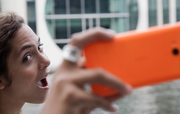 Windows Phone 8.1 GDR2 Selfie Çubuklarını Kabul Ediyor!